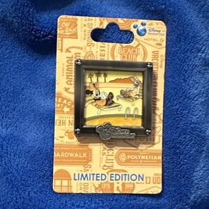 Disney vacation club  Limited Edition Pin with Black and Yellow